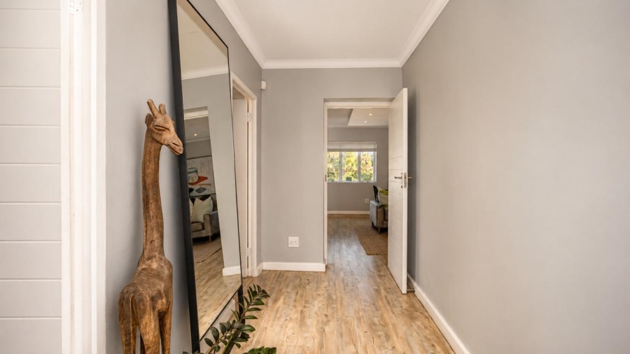 3 Bedroom Property for Sale in Sea Point Western Cape